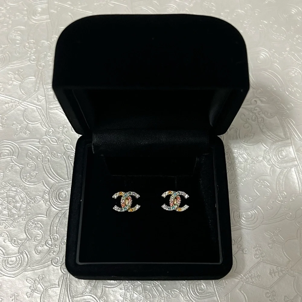 🚫SOLD🚫Authentic Chanel Rainbow Multicolor Crystal CC Earrings GHW - Picture 2 of 7